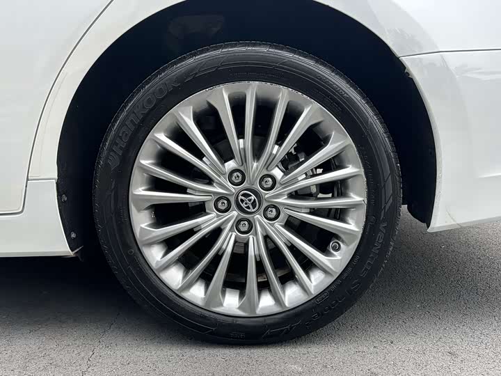 Photo 5 - Toyota Avalon