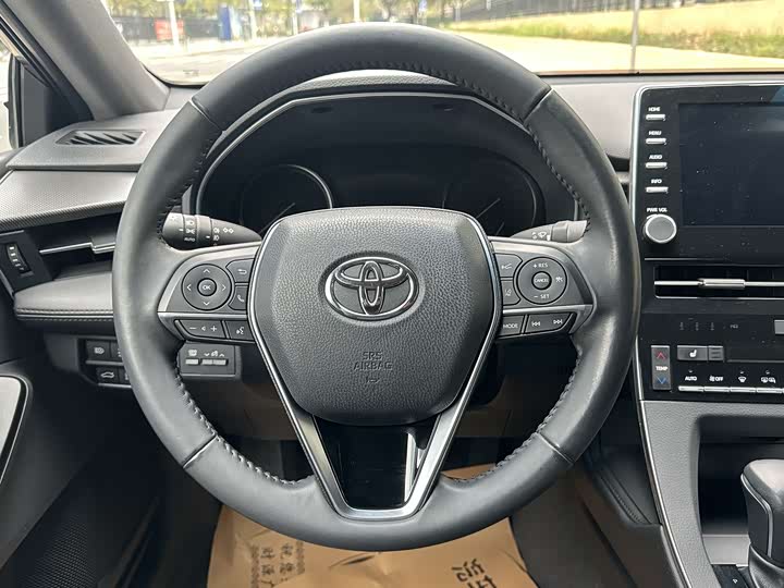 Photo 7 - Toyota Avalon