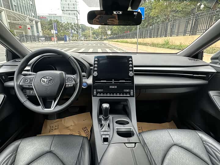 Photo 8 - Toyota Avalon