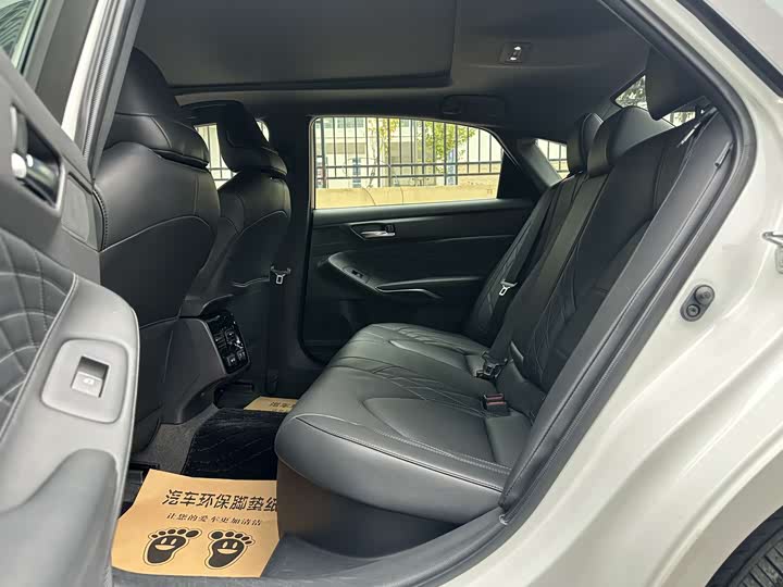 Photo 9 - Toyota Avalon