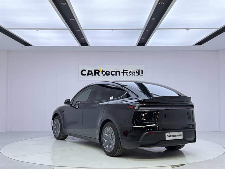 Фото 3 - Tesla Model Y