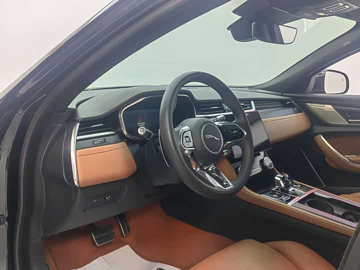 Фото 7 - Jaguar XF L