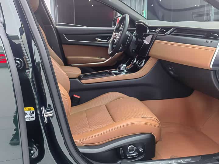 Фото 9 - Jaguar XF L