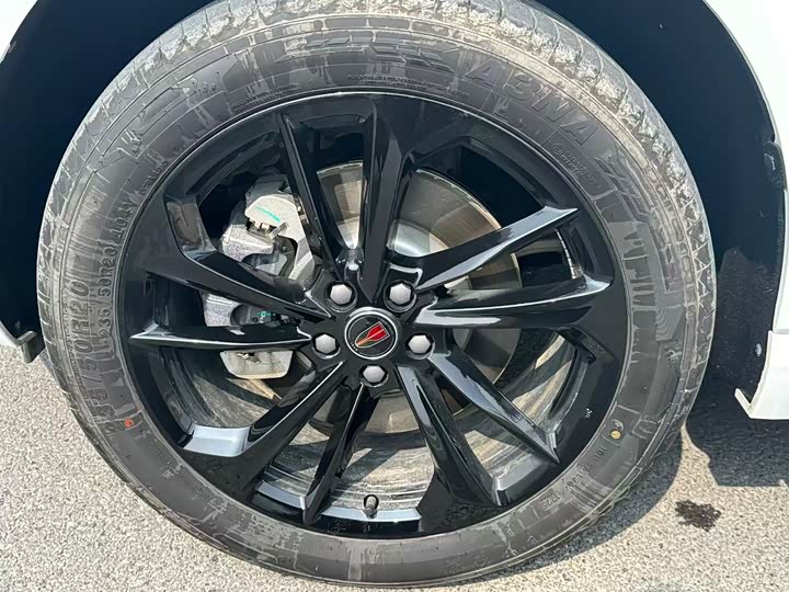 Фото 5 - Hongqi HS3 Hybrid