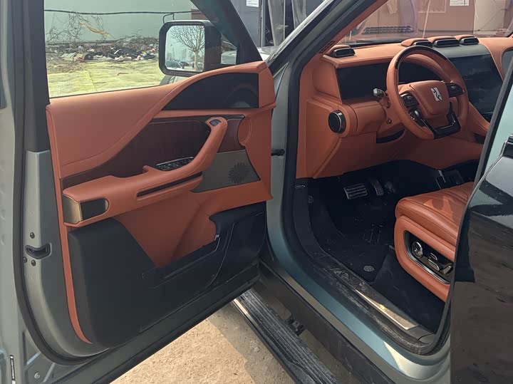 Photo 8 - BYD Yangwang U8