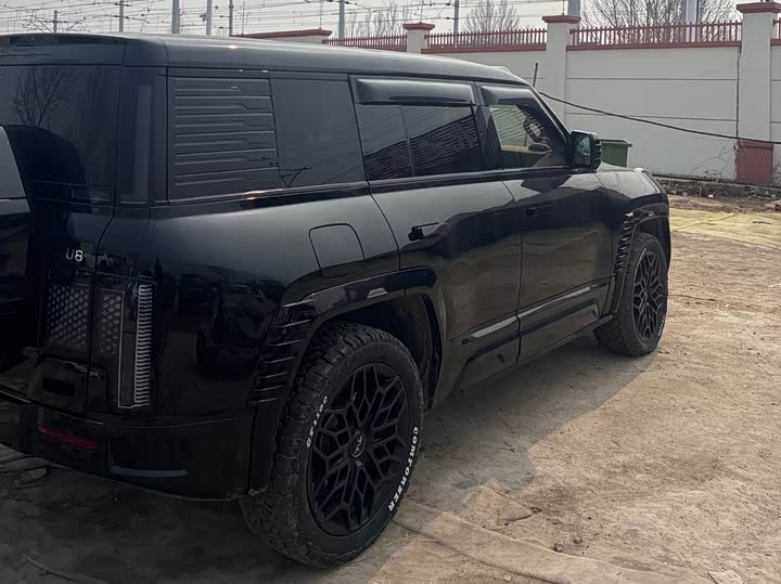 Photo 9 - BYD Yangwang U8