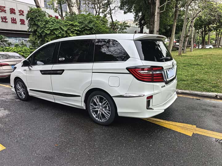 Фото 3 - Honda Elysion