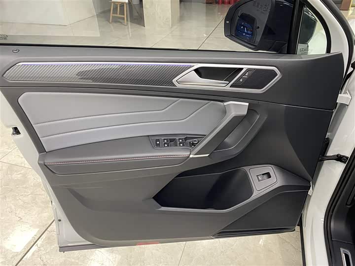 Фото 8 - Volkswagen Tiguan X