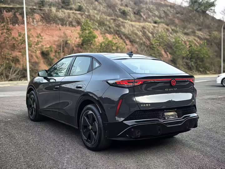 Photo 8 - Volkswagen ID.Unyx