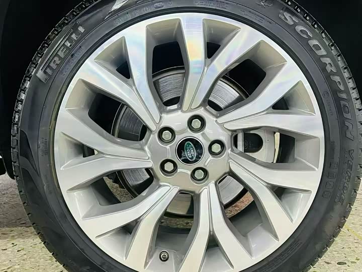 Photo 7 - Land Rover Range Rover