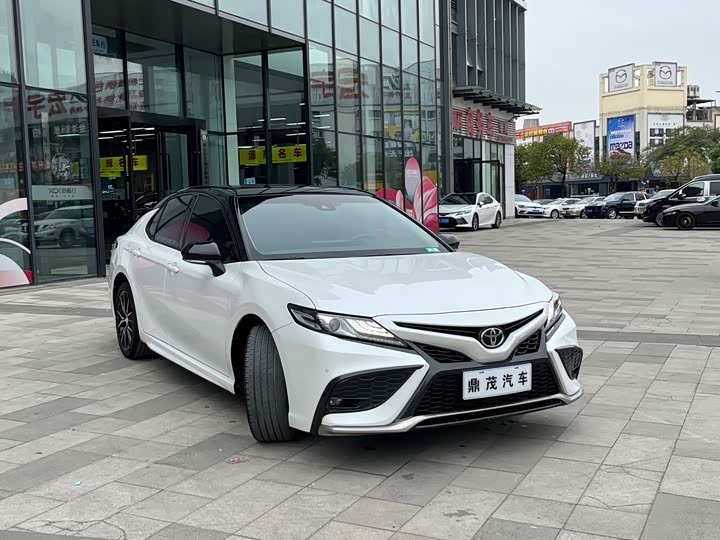 Фото 6 - Toyota Camry