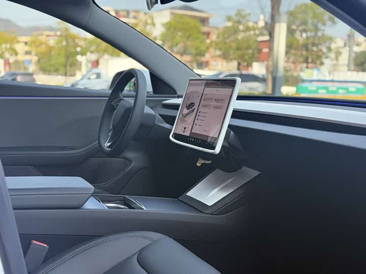 Фото 5 - Tesla Model 3