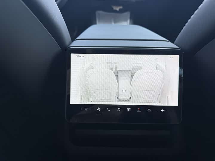 Фото 8 - Tesla Model 3