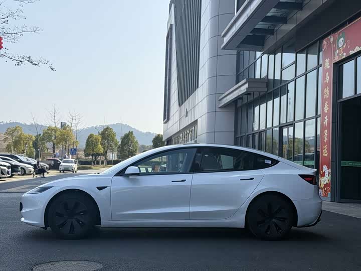 Фото 9 - Tesla Model 3