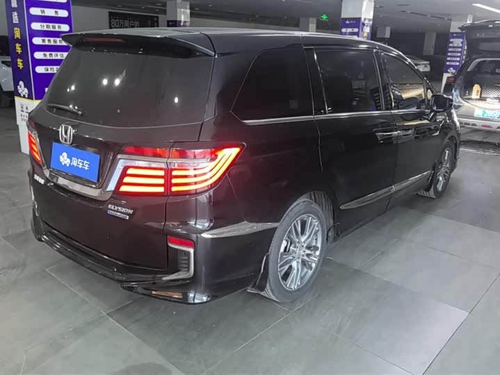 Фото 3 - Honda Elysion