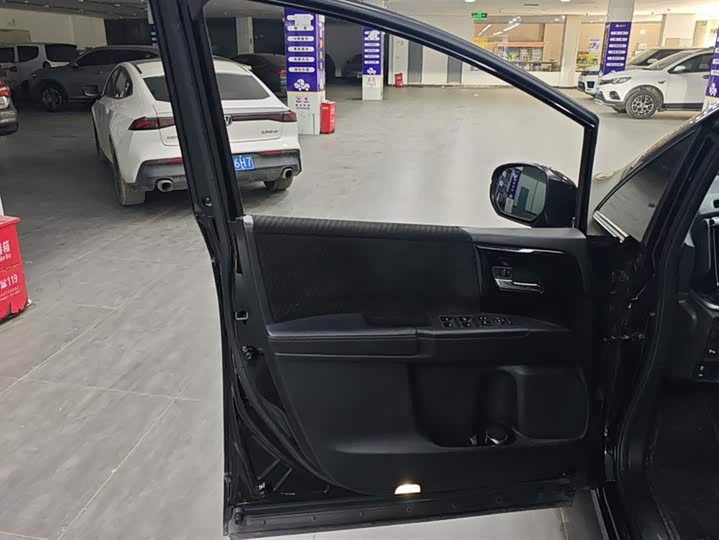 Фото 7 - Honda Elysion