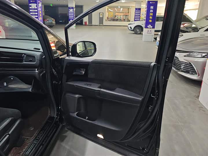 Фото 8 - Honda Elysion