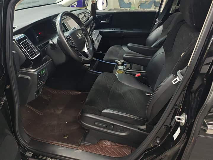 Фото 9 - Honda Elysion