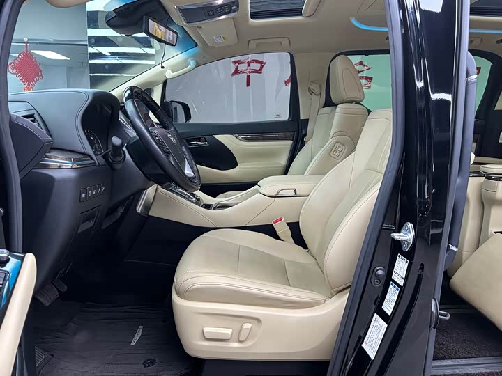 Photo 4 - Toyota Vellfire