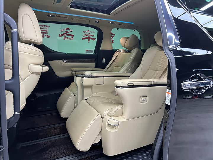 Photo 5 - Toyota Vellfire