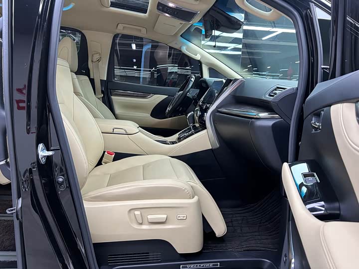 Photo 7 - Toyota Vellfire