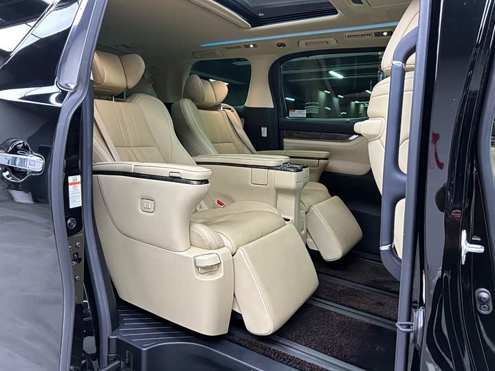 Photo 8 - Toyota Vellfire