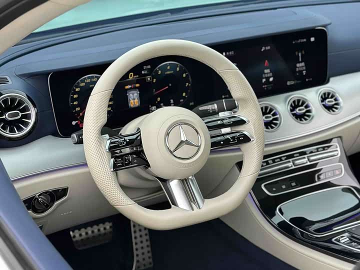 Фото 4 - Mercedes-Benz E-Class