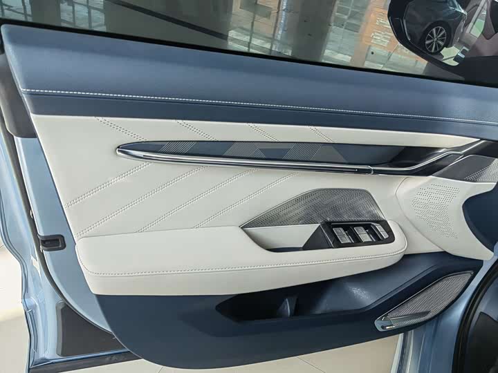 Фото 4 - Zeekr 001