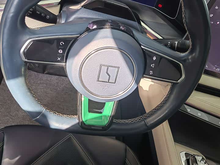 Фото 6 - Zeekr 001