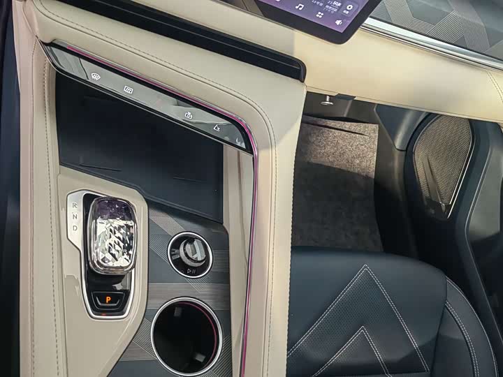 Фото 7 - Zeekr 001