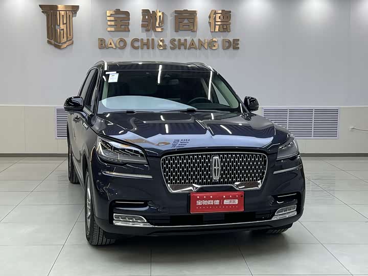 Photo 3 - Lincoln Aviator