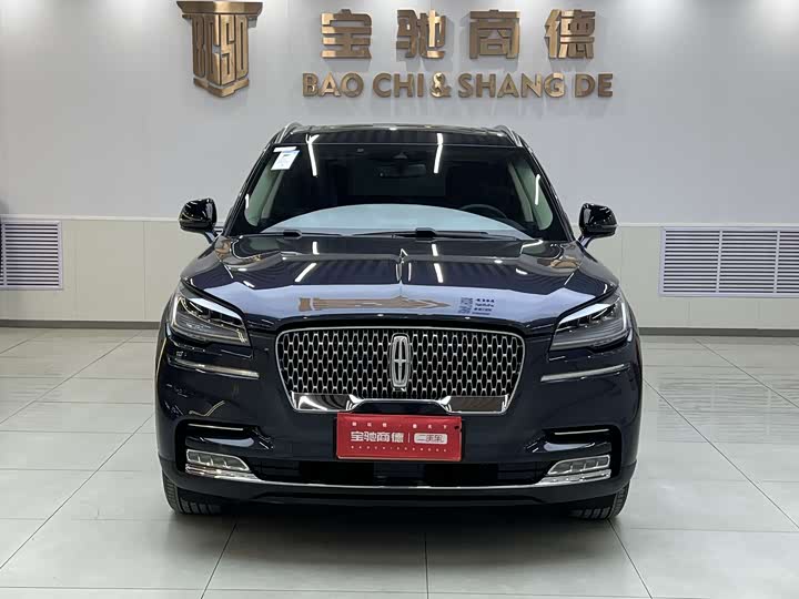 Photo 4 - Lincoln Aviator