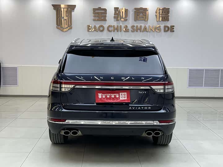 Photo 6 - Lincoln Aviator