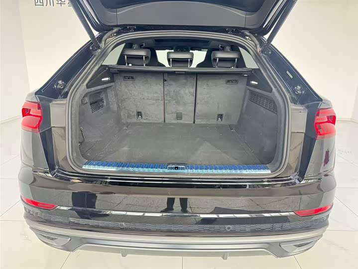 Фото 7 - Audi Q8