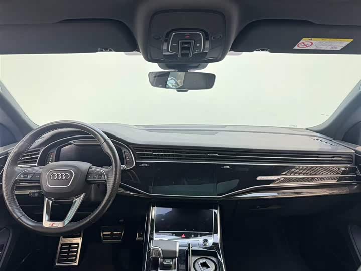 Фото 8 - Audi Q8