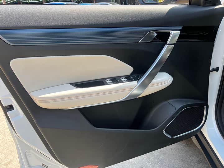 Фото 7 - Geely Atlas