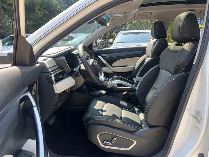 Фото 8 - Geely Atlas