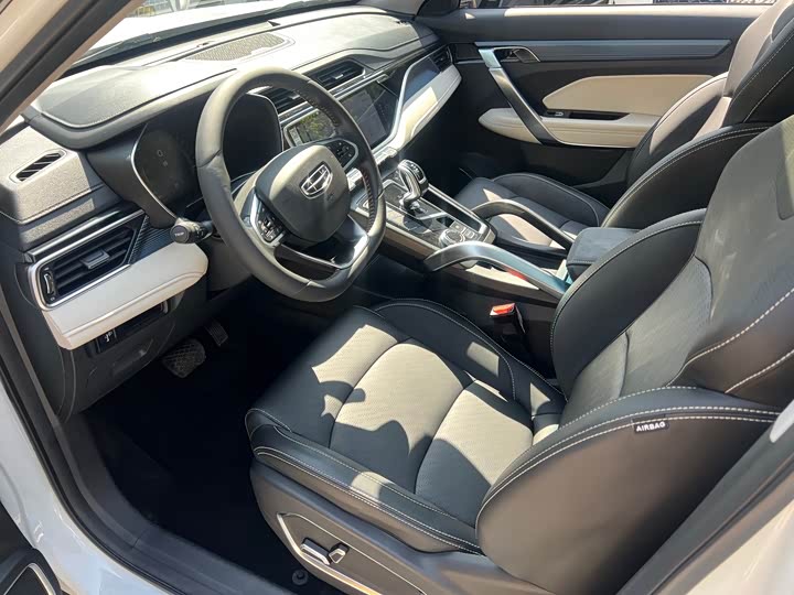 Фото 9 - Geely Atlas