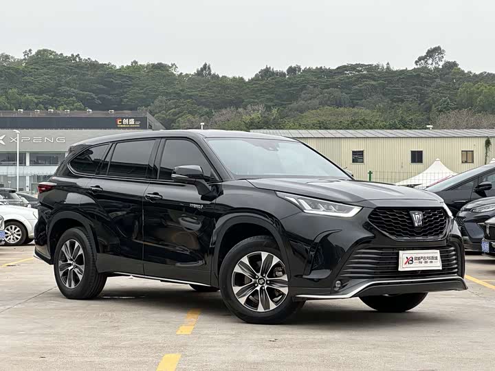 Фото 3 - Toyota Crown Kluger