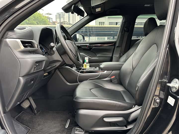 Фото 4 - Toyota Crown Kluger