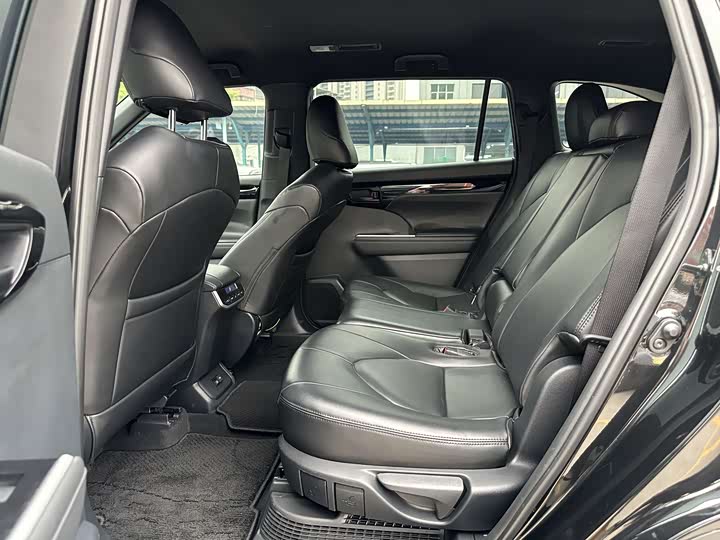 Фото 7 - Toyota Crown Kluger