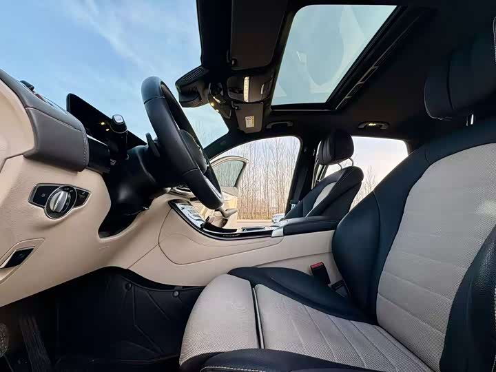 Photo 4 - Mercedes-Benz EQC