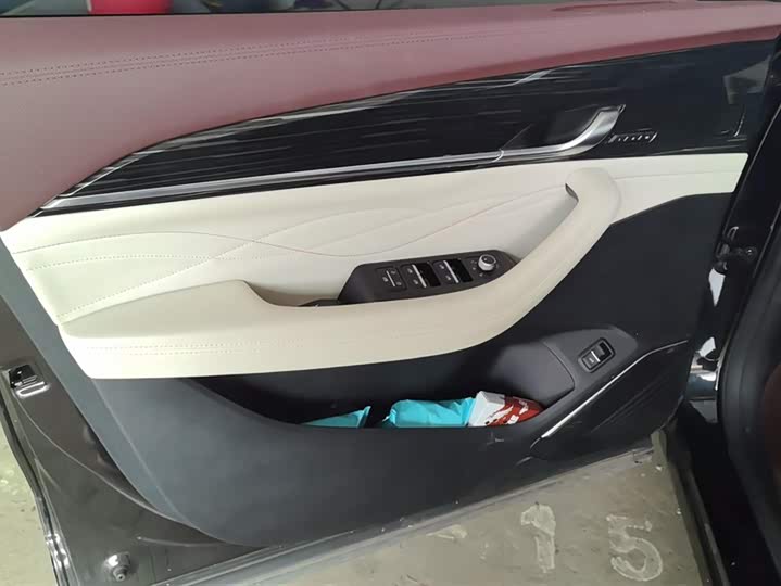 Фото 7 - Geely Monjaro