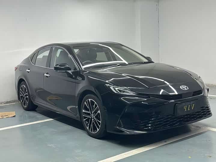 Фото 1 - Toyota Camry