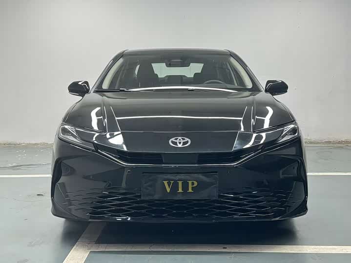 Фото 2 - Toyota Camry