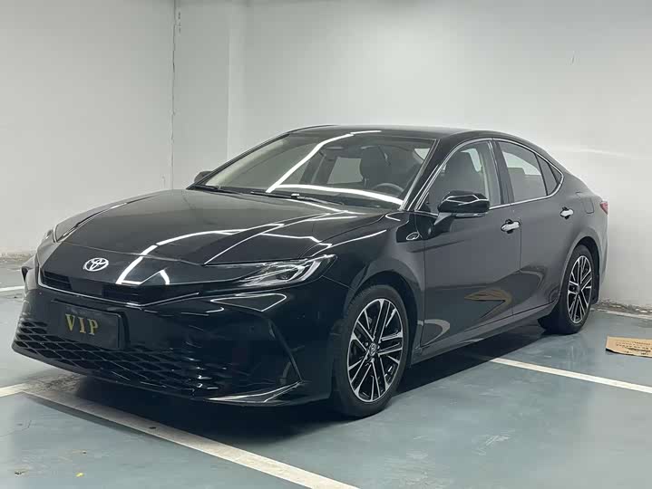 Фото 3 - Toyota Camry