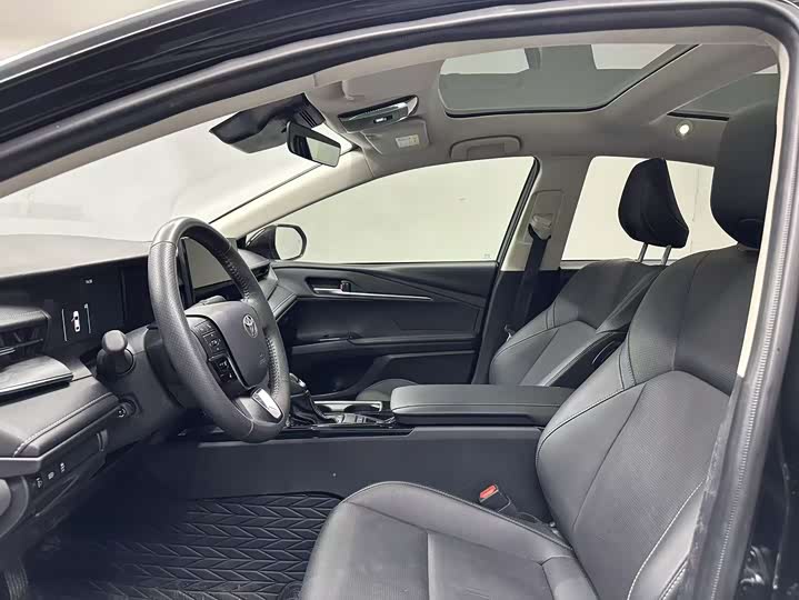 Фото 4 - Toyota Camry