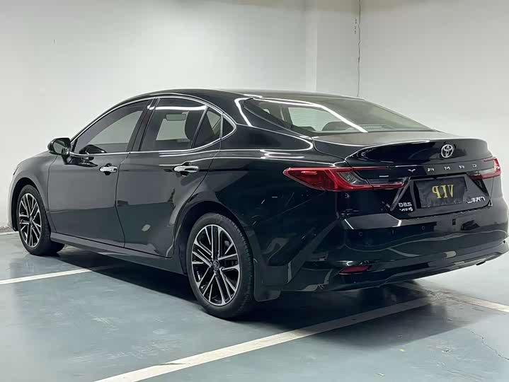 Фото 7 - Toyota Camry