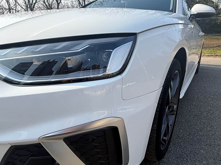 Фото 4 - Audi A4L