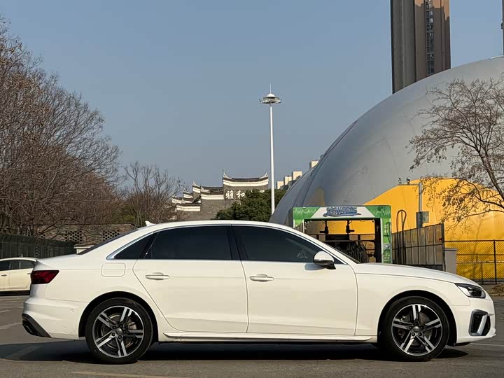 Фото 5 - Audi A4L